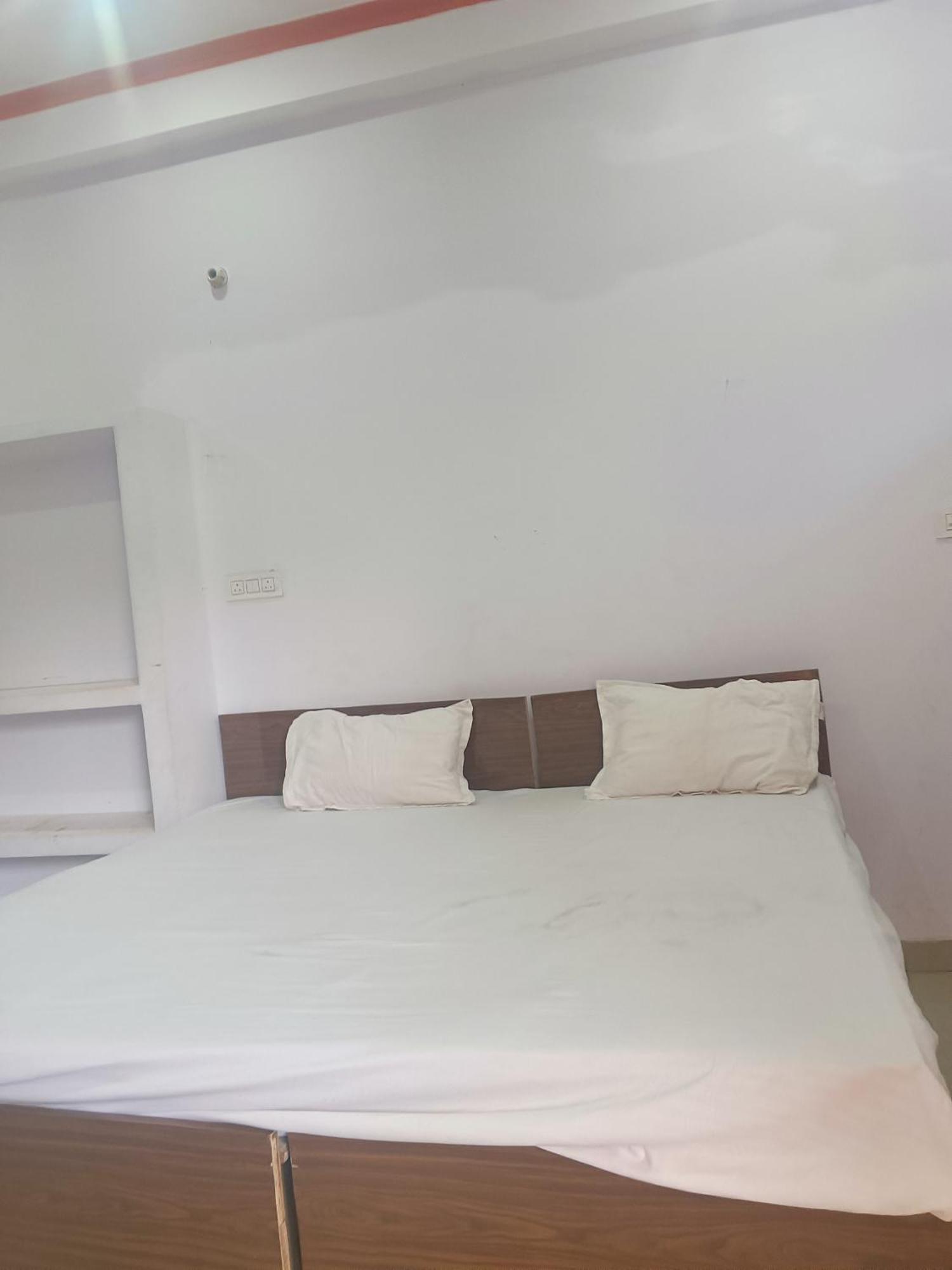 La Ayodhya Residency Hotel Buitenkant foto