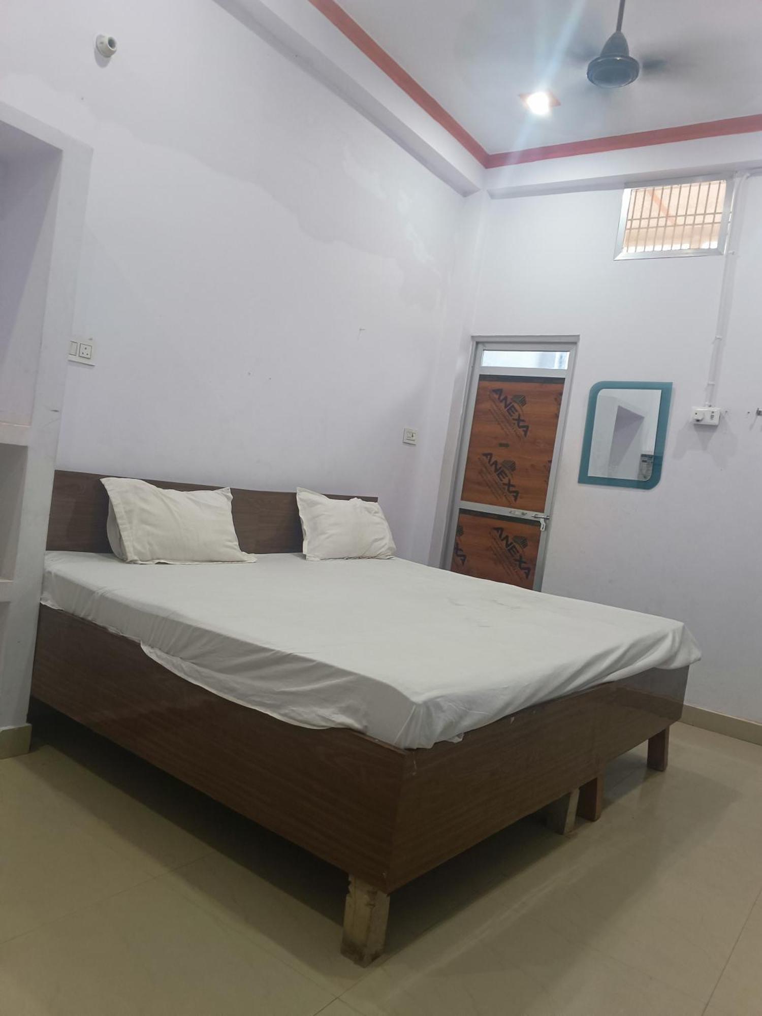 La Ayodhya Residency Hotel Buitenkant foto