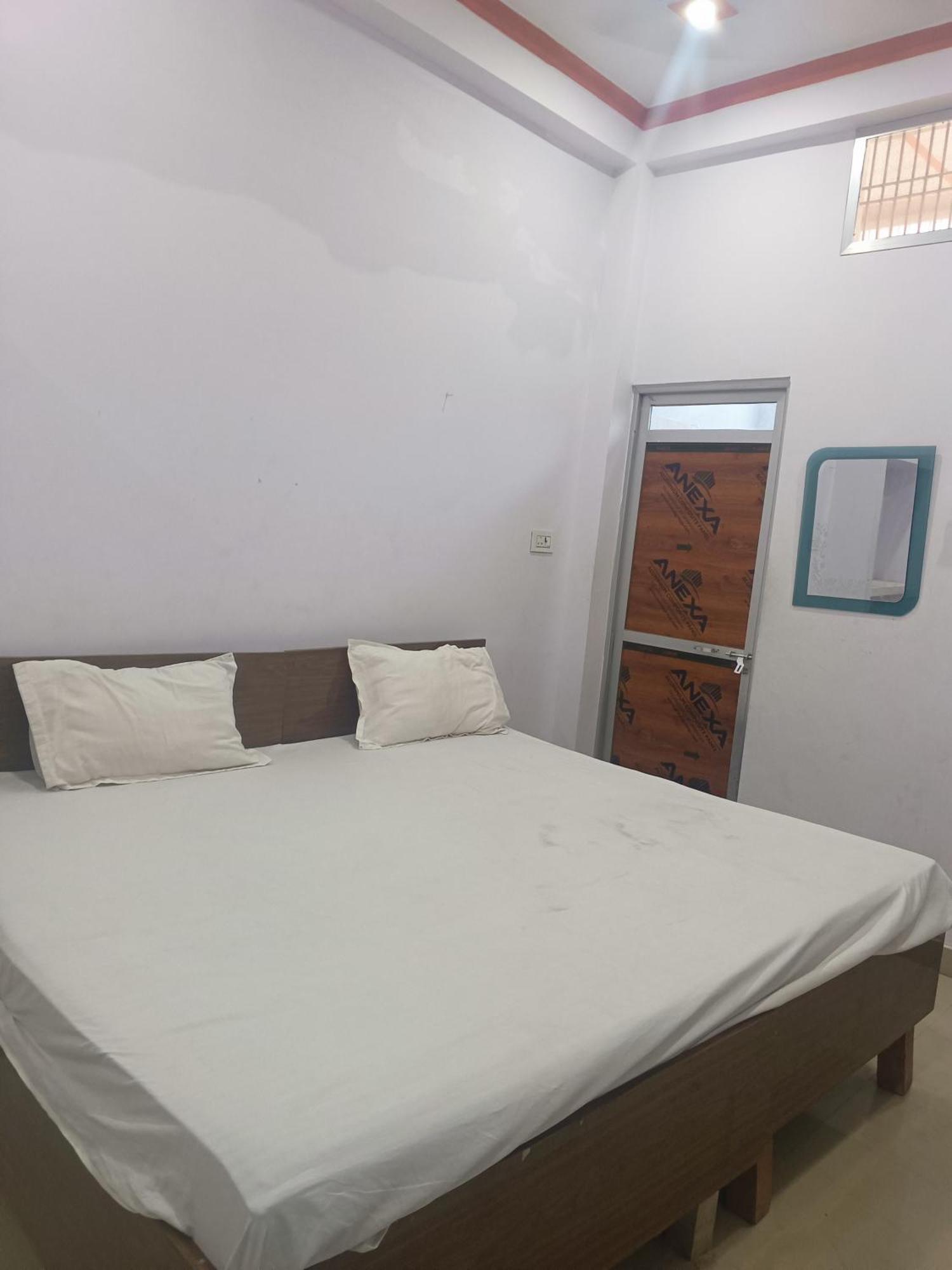 La Ayodhya Residency Hotel Buitenkant foto