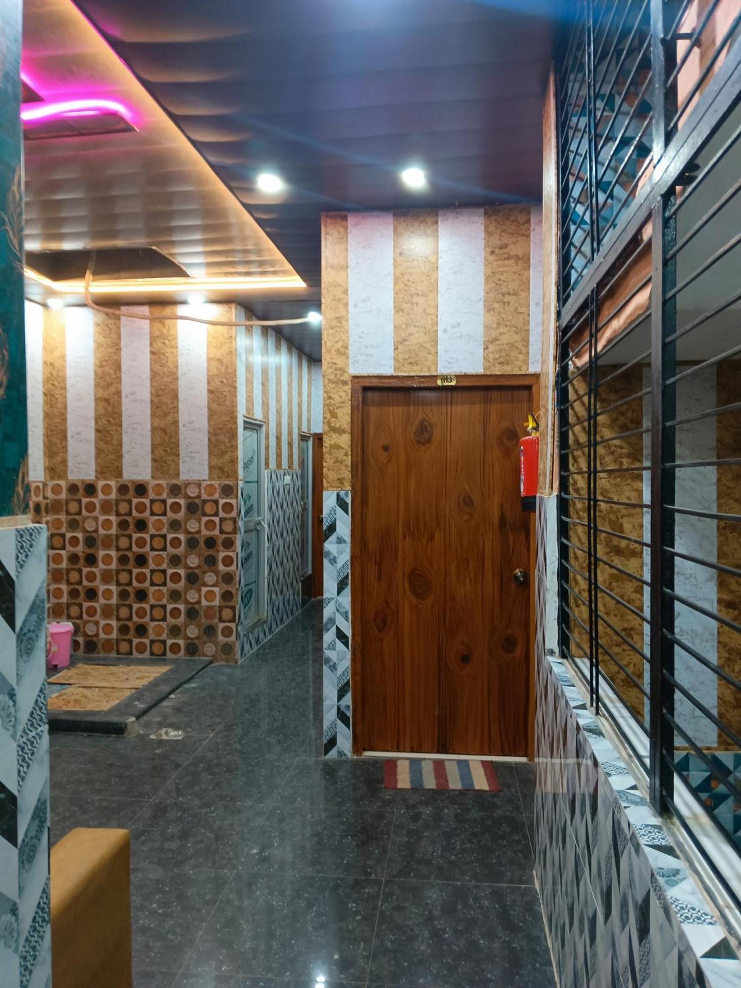 La Ayodhya Residency Hotel Buitenkant foto