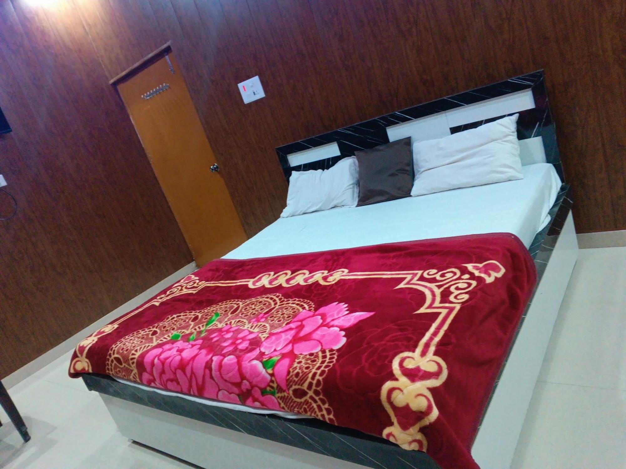 La Ayodhya Residency Hotel Buitenkant foto