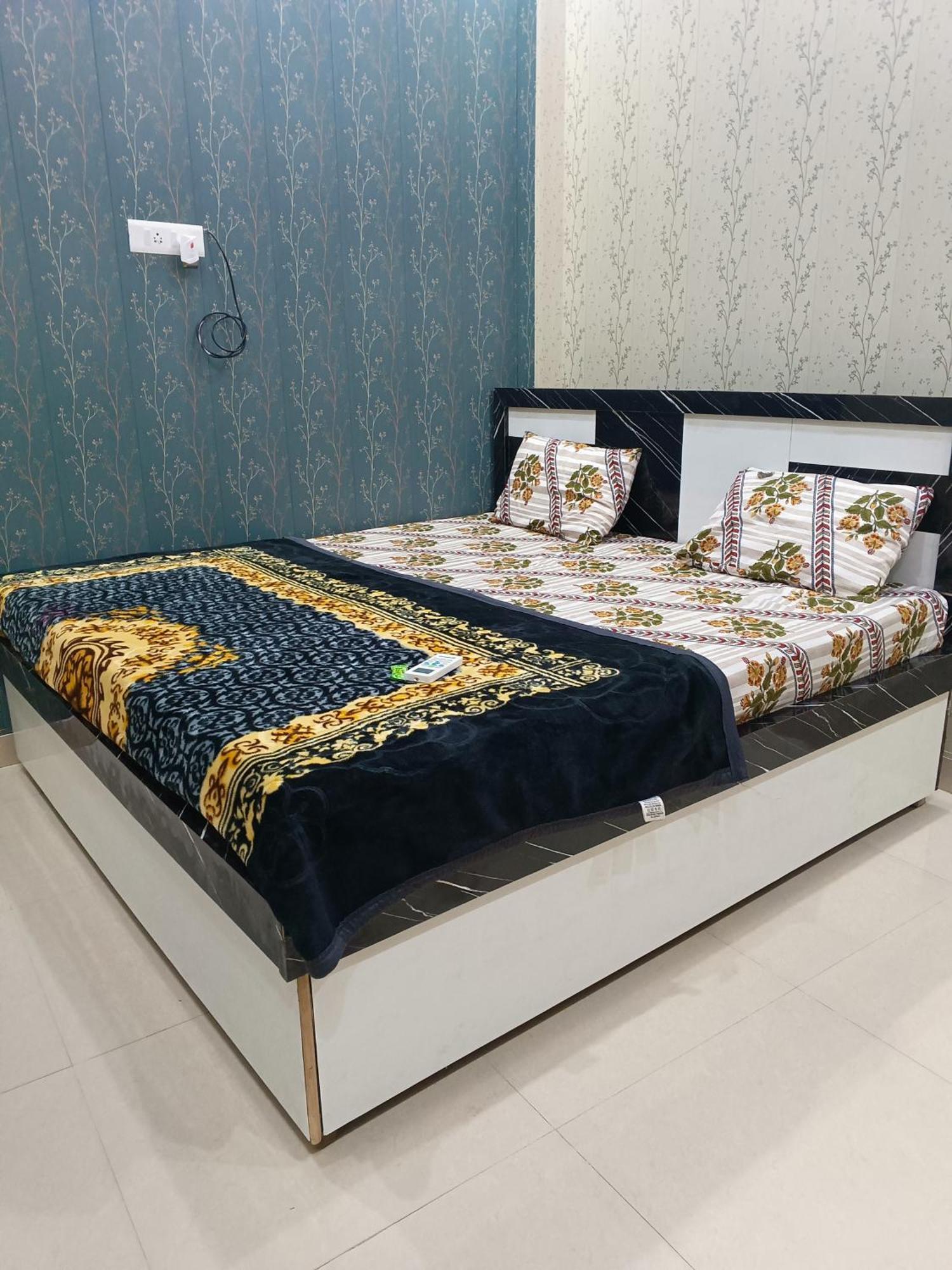La Ayodhya Residency Hotel Buitenkant foto